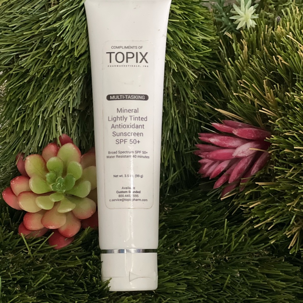 Topix. Mineral lightly tinted antioxidant sunscreen SPF 50+.